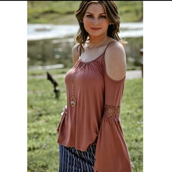 RELISTEDPink cold shoulder crochet bell sleeve top - Picture 2 of 8